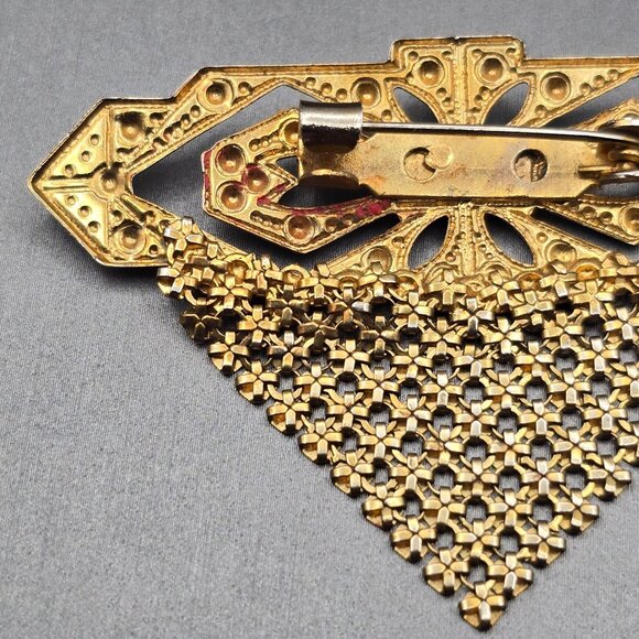 VTG Art Deco Chainmail Bib & Black Glass Brooch 2.5" Antique Brass Pressed Metal - Picture 4 of 6